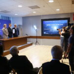 18.09.2026. Kielce. Świętokrzyski Urząd Wojewódzki. Wojewoda świętokrzyski Józef Bryk podpisał z samorządami umowy na usuwanie skutków klęsk żywiołowych / Fot. Wiktor Taszłow - Radio Kielce