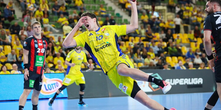 21.09.2026. Kielce. Mecz Industria Kielce - Energa Bank PBS MMTS Kwidzyn / Fot. Wiktor Taszłow - Radio Kielce