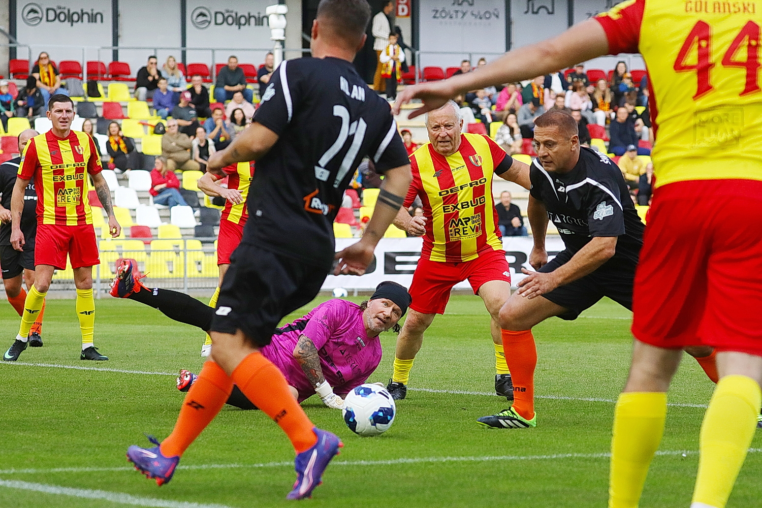 Kielce. Charytatywny mecz Korona Kielce – Remonty TV
