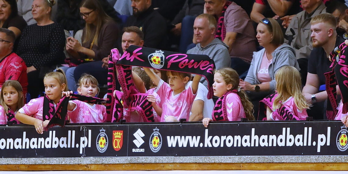 26.09.2026. Kielce. Mecz 3. kolejki Ligi Centralnej piłkarek ręcznych: Korona Handball - UKS Dziewiątka Legnica / Fot. Wiktor Taszłow - Radio Kielce
