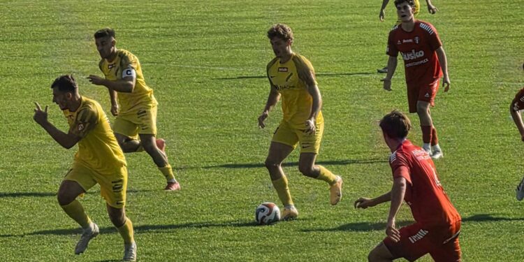 26.09.2026. Mecz 10. kolejki piłkarskiej Betclic 3. Ligi: Naprzód Jędrzejów - AKS 1947 Busko Zdrój / Fot. Maciej Makuła – Radio Kielce