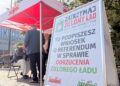10.09.2026. Kielce. NSZZ „Solidarność” zbiera podpisy pod obywatelskim wnioskiem w sprawie organizacji referendum dotyczącego Zielonego Ładu / Fot. Dariusz Kuc – Radio Kielce