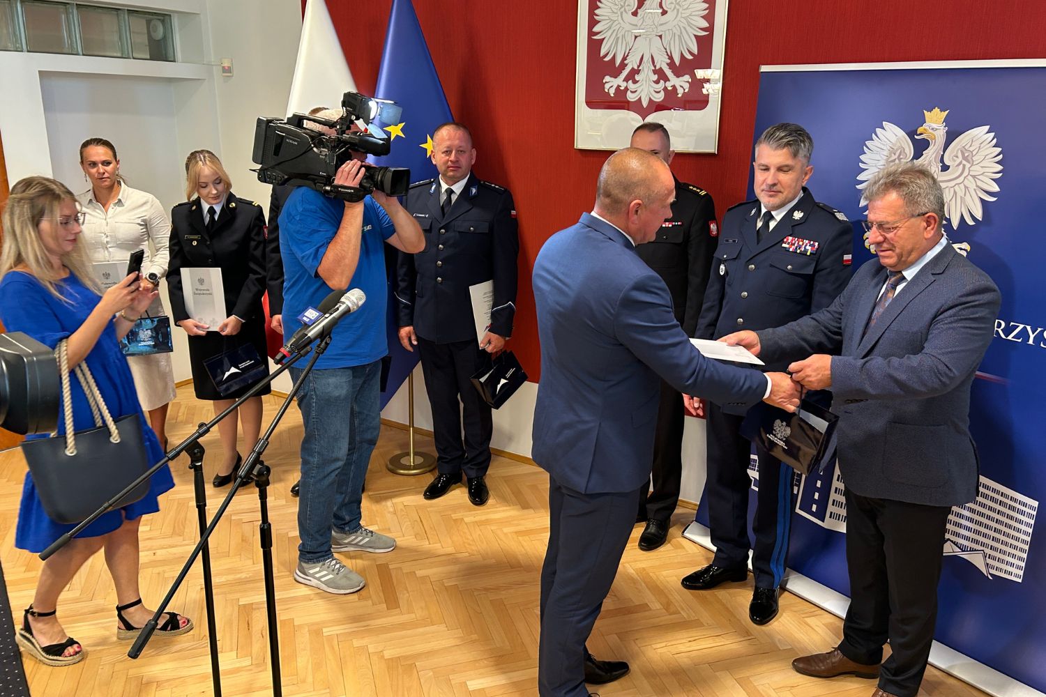 Służba nie kończy się o konkretnej godzinie - Radio Kielce 09.09.2026. Kielce. Kilkoro funkcjonariuszy zostało wyróżnionych przez wojewodę świętokrzyskiego za godną naśladowania postawę / Fot. Izabela Mortas-Rubak - Radio Kielce