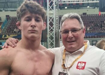 Aleksander Płaczkowski z ojcem Zbigniewem / Fot. Zapasy Champions Academy Bodzentyn/Facebook