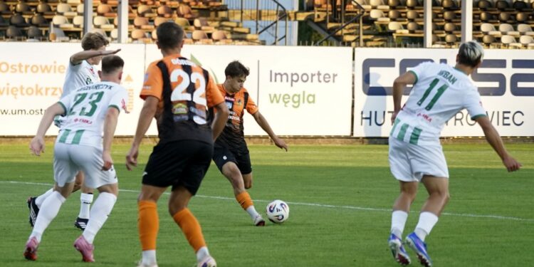 19.09.2026. Ostrowiec Świętokrzyski. Mecz KSZO 1929 Ostrowiec - Chełmianka Chłem / Fot. Kamil Król - Radio Kielce