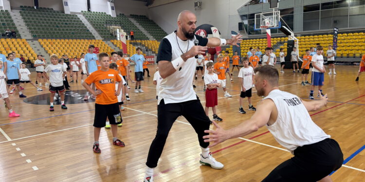 Marcin Gortat trenował wspólnie z dziećmi