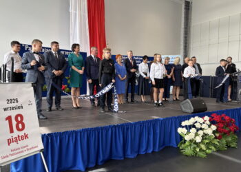 Podkielecka szkoła ma nową halę i patrona