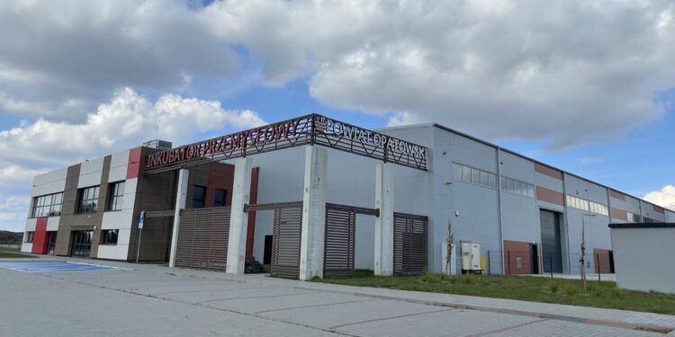 Inkubator przemysłowy we Włostowie gotowy do przyjęcia najemców - Radio Kielce Inkubator przemysłowy we Włostowie gotowy do przyjęcia najemców