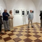 Akty na fotografiach w sandomierskim ratuszu - Radio Kielce 06.09.2026. Sandomierz. Wystawa „Kształt Ciała” / Fot. Grażyna Szlęzak-Wójcik - Radio Kielce