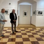 Akty na fotografiach w sandomierskim ratuszu - Radio Kielce 06.09.2026. Sandomierz. Wystawa „Kształt Ciała” / Fot. Grażyna Szlęzak-Wójcik - Radio Kielce