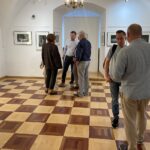 Akty na fotografiach w sandomierskim ratuszu - Radio Kielce 06.09.2026. Sandomierz. Wystawa „Kształt Ciała” / Fot. Grażyna Szlęzak-Wójcik - Radio Kielce