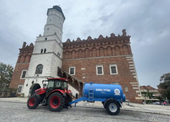 11.09.2026. Sandomierz. Beczkowozy dowożące wodę dla mieszkańców po skażeniu wodociągu. / Fot. Grażyna Szlęzak-Wójcik - Radio Kielce