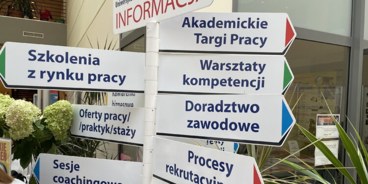 Maturzyści z całego regionu spotkali się w Kielcach - Radio Kielce Maturzyści z całego regionu spotkali się w Kielcach