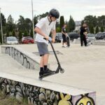 Festiwal sportów w Skarżysku. Skaczą na deskorolkach, rowerach i hulajnogach - Radio Kielce Festiwal sportów w Skarżysku. Skaczą na deskorolkach, rowerach i hulajnogach - Radio Kielce