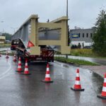 25.09.2026. Kielce. Ciężarówka utknęła na rondzie przy ulicy Witosa / Fot. Wiktor Taszłow - Radio Kielce