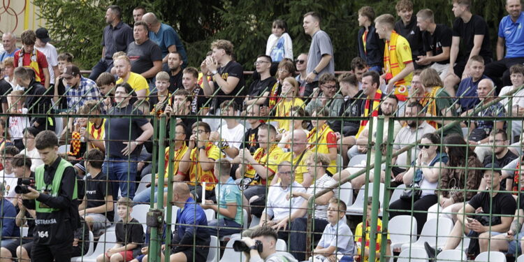 Dwaj kibice Korony Kielce zatrzymani - Radio Kielce 01.09.2026 Kielce. Puchar Polski. Mecz Korona II Kielce - Radomiak Radom / Fot. Jarosław Kubalski - Radio Kielce