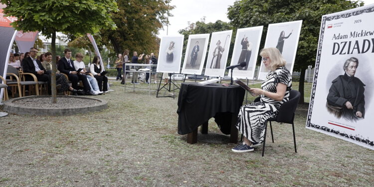 „Dziady” w Kielcach. Uczniowie i artyści wspólnie czytali dzieło Mickiewicza - Radio Kielce 04.09.2026 Kielce. Czytania Dziadów Mickiewicza / Fot. Jarosław Kubalski - Radio Kielce