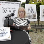 „Dziady” w Kielcach. Uczniowie i artyści wspólnie czytali dzieło Mickiewicza - Radio Kielce „Dziady” w Kielcach. Uczniowie i artyści wspólnie czytali dzieło Mickiewicza - Radio Kielce