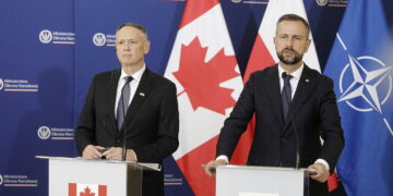 07.09.2026 Kielce. Spotkanie ministrów obrony Polski i Kanady. Władysław Kosiniak-Kamysz i David J. McGuinty podpisali memorandum dotyczącego dwustronnej współpracy obronnej Polski i Kanady / Fot. Jarosław Kubalski - Radio Kielce