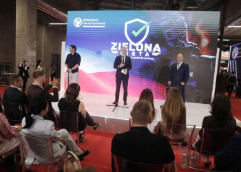 09.09.2026. Kielce. Podczas MSPO Cezary Tomczyk, wiceminister obrony narodowej i Paweł Mateńczuk, pełnomocnik MON ds. warunków służby wojskowej przedstawili zasady funkcjonowania tzw. „Zielonej Listy” / Fot. Jarosław Kubalski - Radio Kielce