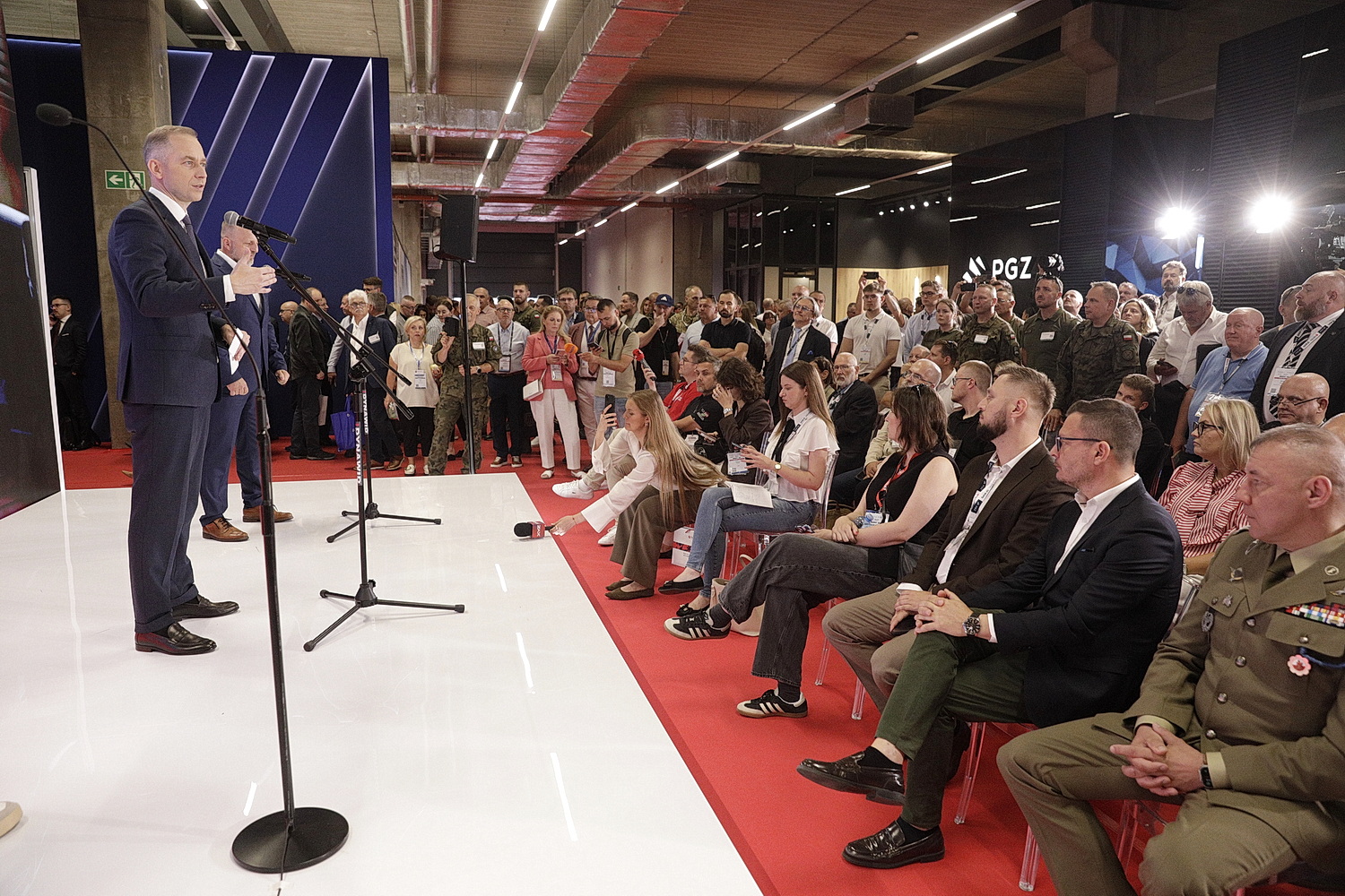Polscy żołnierze sami wybiorą sprzęt, którego będą używać podczas służby - Radio Kielce 09.09.2026. Kielce. Podczas MSPO Cezary Tomczyk, wiceminister obrony narodowej i Paweł Mateńczuk, pełnomocnik MON ds. warunków służby wojskowej przedstawili zasady funkcjonowania tzw. „Zielonej Listy” / Fot. Jarosław Kubalski - Radio Kielce