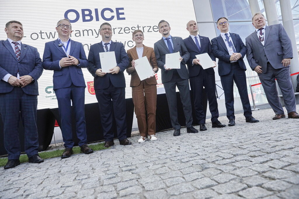 Zamiast lotniska będzie terminal kolejowy. Podpisano listy intencyjne