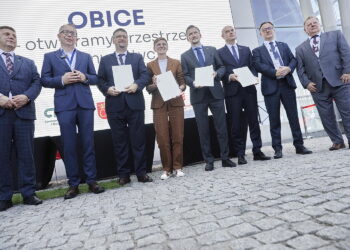 Zamiast lotniska będzie terminal kolejowy. Podpisano listy intencyjne
