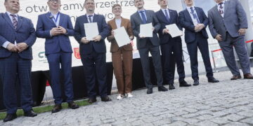 Zamiast lotniska będzie terminal kolejowy. Podpisano listy intencyjne