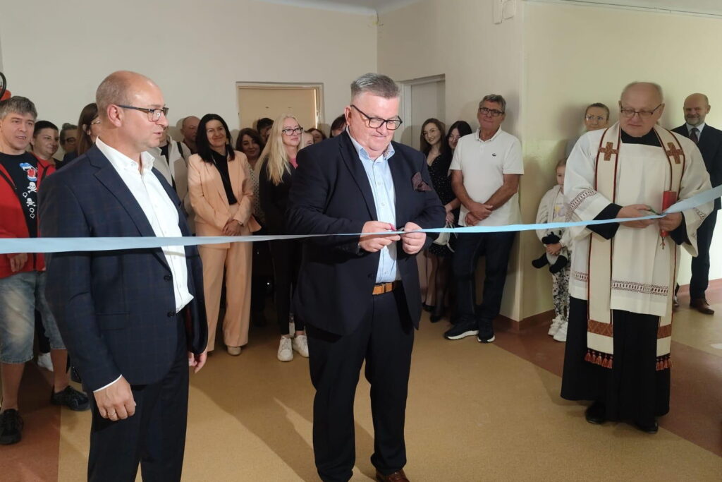 W opuszczonej szkole zapłonął promyk nadziei - Radio Kielce