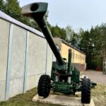 Armata przed KS Świt w Starachowicach / źródło: Marek Materek - Facebook
