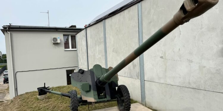 Przedwojenna armata stanęła w Starachowicach