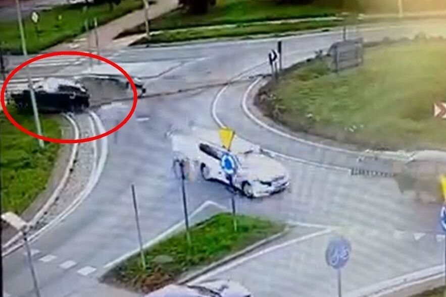Kompletnie pijana wjechała na środek ronda