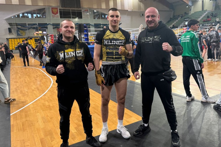 Zderzenie stylów na FEN 63. Mistrz kickboxingu Tobiasz Ćwieluch wchodzi do klatki MMA