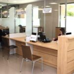Nowe stanowiska do obsługi interesantów w Starostwie Powiatowym w Kielcach / źródło: powiat.kielce.pl