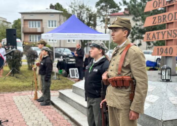Uroczystości przy krzyżu katyńskim