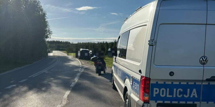 Zderzenie osobówki z motorowerem. Są ranni - Radio Kielce Zderzenie osobówki z motorowerem. Są ranni