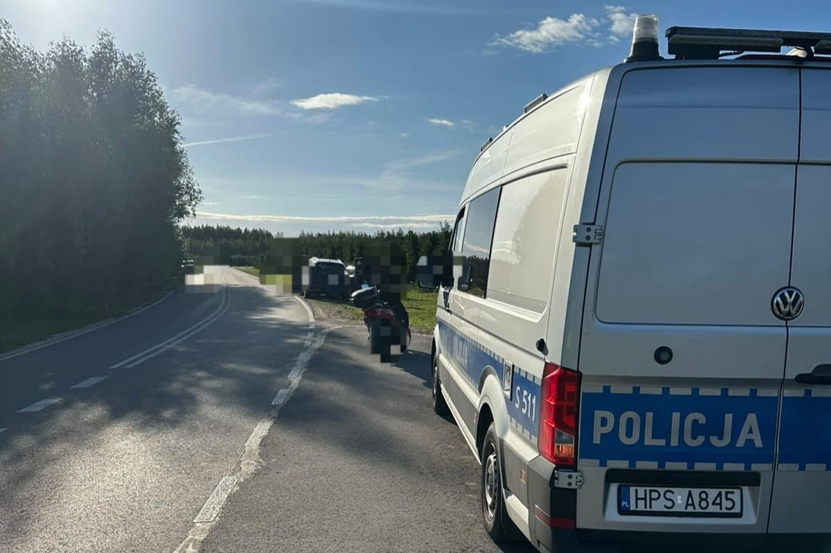 Zderzenie osobówki z motorowerem. Są ranni