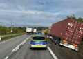 17.09.2026. Klimontów. DK 9. Zderzenie samochodu osobowego z ciężarówką / Fot. policja