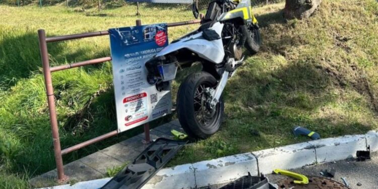 Motocyklista poważnie ranny w zderzeniu z ciężarówką