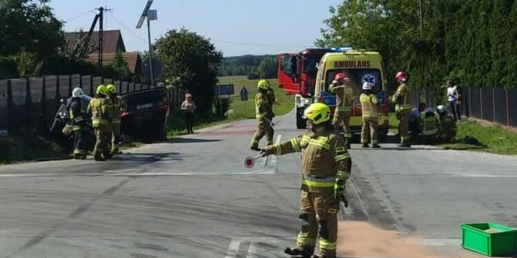 Zderzenie w gminie Słupia Konecka. Jedna osoba w szpitalu - Radio Kielce Zderzenie w gminie Słupia Konecka. Jedna osoba w szpitalu