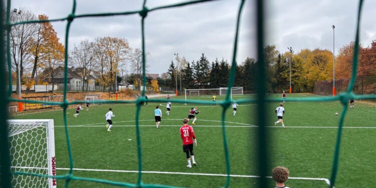 29.10.2026. Jędrzejów. Stadion Naprzodu Jędrzejów / Fot. Marcin Marszałek - Radio Kielce