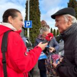 30.10.2026. Starachowice. Akcja rozdawania odblasków / Fot. St. sierżant Klaudia Saramak KPP Starachowice