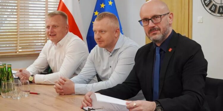 Skarżysko-Kamienna, Podpisanie umowy na przebudowę ul. Poziomkowej / Źródło: UM Skarżysko