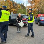 30.10.2026. Starachowice. Akcja rozdawania odblasków / Fot. St. sierżant Klaudia Saramak KPP Starachowice