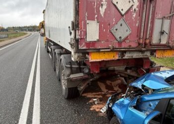 20.10.2026. Zawada w powiecie opatowski. Zderzenie samochodu osobowego z ciężarówką / Fot. policja