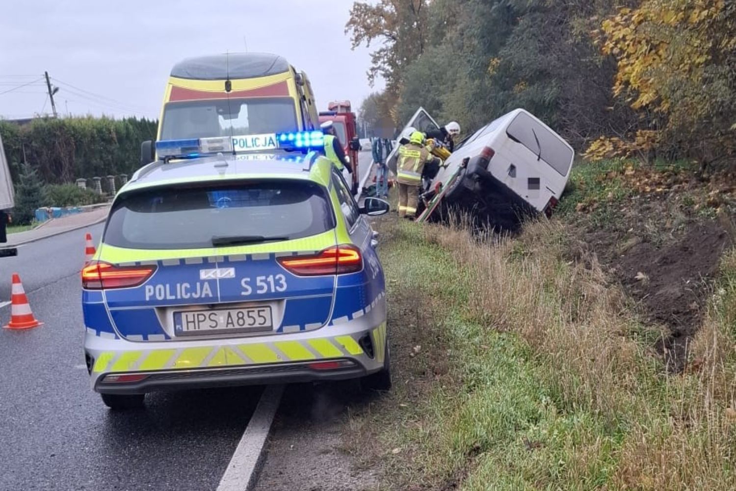 30.10.2026. Droga krajowa nr 79. Skrzypaczowice w gminie Łoniów. Wypadek / Fot. KPP Sandomierz