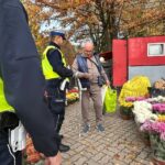 30.10.2026. Starachowice. Akcja rozdawania odblasków / Fot. St. sierżant Klaudia Saramak KPP Starachowice