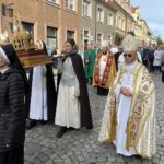 11.10.2026. Sandomierz. Procesja z relikwiami patrona miasta i diecezji, bł. Wincentego Kadłubka / Fot. Grażyna Szlęzak-Wójcik - Radio Kielce