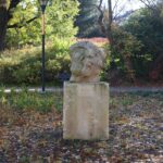 21.10.2026. Rzeźba „Portret mężczyzny” autorstwa Adama Myjaka / Fot. Stanisław Nowaczek - Radio Kielce