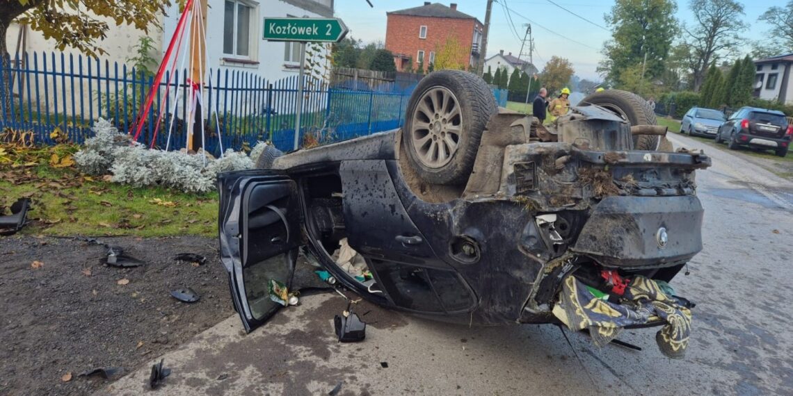Auto w rowie, wszyscy w szpitalu, a kierowca pijany i bez uprawnień